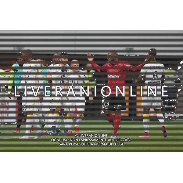 JOIE LILLE / Sofiane BOUFAL - 17.10.2015 - Guingamp / Lille - 10eme journee de Ligue1 Photo : Vincent Michel / Icon Sport/ Ag. Aldo Liverani Sas - ITALY ONLY - EDITORIAL USE ONLY