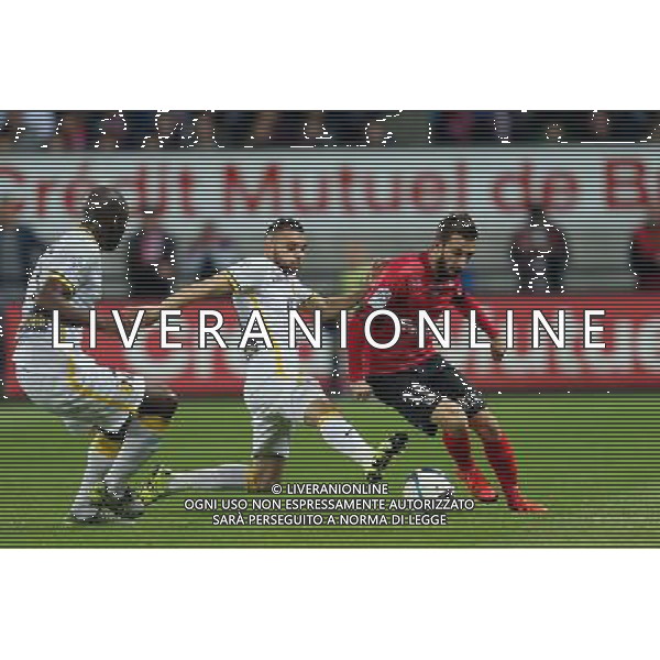 Nicolas BENEZET / Marvin MARTIN - 17.10.2015 - Guingamp / Lille - 10eme journee de Ligue1 Photo : Vincent Michel / Icon Sport/ Ag. Aldo Liverani Sas - ITALY ONLY - EDITORIAL USE ONLY