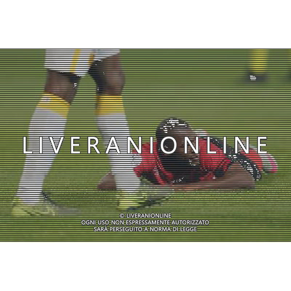 Yannis SALIBUR - 17.10.2015 - Guingamp / Lille - 10eme journee de Ligue1 Photo : Vincent Michel / Icon Sport/ Ag. Aldo Liverani Sas - ITALY ONLY - EDITORIAL USE ONLY