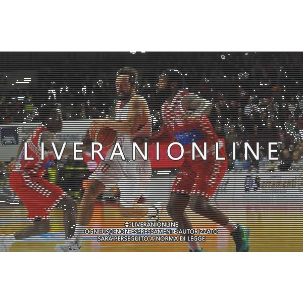 VARESE, CAMPIONATO DI BASKET SERIE A, OPENJOBMETIS VARESE VS CONSULTINVEST PESARO, 18 OTTOBRE 2015, NELLA FOTO: CAVALIERO DANIELE Â©IEMMI/ AGENZIA ALDO LIVERANI SAS