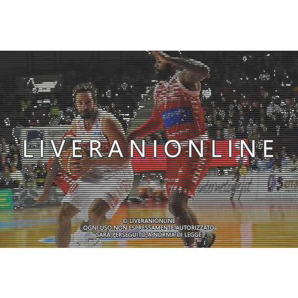 VARESE, CAMPIONATO DI BASKET SERIE A, OPENJOBMETIS VARESE VS CONSULTINVEST PESARO, 18 OTTOBRE 2015, NELLA FOTO: CAVALIERO DANIELE Â©IEMMI/ AGENZIA ALDO LIVERANI SAS