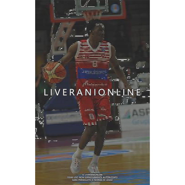 VARESE, CAMPIONATO DI BASKET SERIE A, OPENJOBMETIS VARESE VS CONSULTINVEST PESARO, 18 OTTOBRE 2015, NELLA FOTO: CHRISTON SEMAJ Â©IEMMI/ AGENZIA ALDO LIVERANI SAS