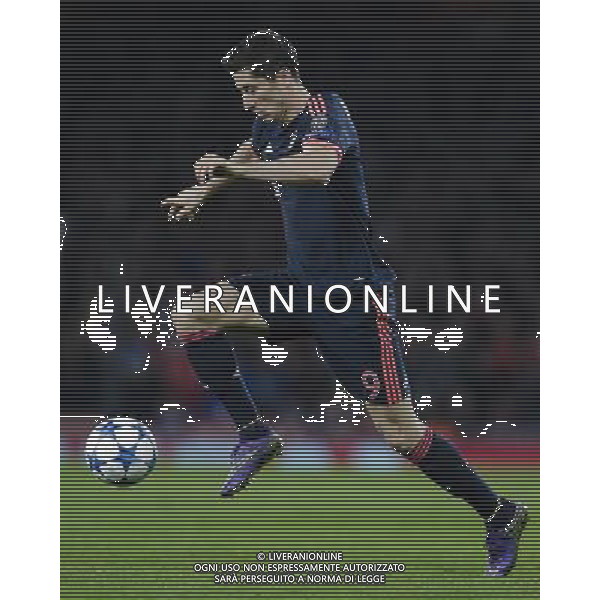Bayern Munich\'s Robert Lewandowski in action during todays match Photographer Craig Mercer/CameraSport Football - UEFA Champions League Group F - Arsenal v Bayern Munich - Tuesday 20th October 2015 - The Emirates Stadium - London - Â© CameraSport - 43 Linden Ave. Countesthorpe. Leicester. England. LE8 5PG - Tel: +44 (0) 116 277 4147 - admin@camerasport.com - www.camerasport.com/AGENZIA ALDO LIVERANI SAS - ITALY ONLY EDITORIAL USE ONLY