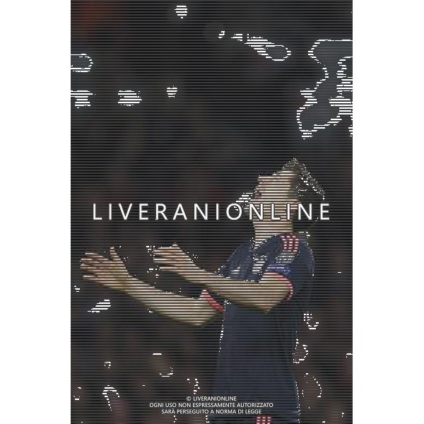 Bayern Munich\'s Robert Lewandowski reacts after seeing his shot go wide Photographer Craig Mercer/CameraSport Football - UEFA Champions League Group F - Arsenal v Bayern Munich - Tuesday 20th October 2015 - The Emirates Stadium - London - Â© CameraSport - 43 Linden Ave. Countesthorpe. Leicester. England. LE8 5PG - Tel: +44 (0) 116 277 4147 - admin@camerasport.com - www.camerasport.com/AGENZIA ALDO LIVERANI SAS - ITALY ONLY EDITORIAL USE ONLY