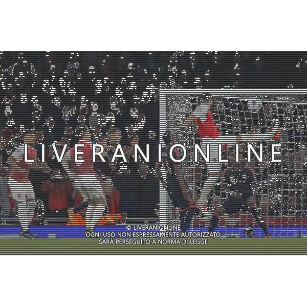 Arsenal\'s Olivier Giroud gets a header on target Photographer Craig Mercer/CameraSport Football - UEFA Champions League Group F - Arsenal v Bayern Munich - Tuesday 20th October 2015 - The Emirates Stadium - London - Â© CameraSport - 43 Linden Ave. Countesthorpe. Leicester. England. LE8 5PG - Tel: +44 (0) 116 277 4147 - admin@camerasport.com - www.camerasport.com/AGENZIA ALDO LIVERANI SAS - ITALY ONLY EDITORIAL USE ONLY