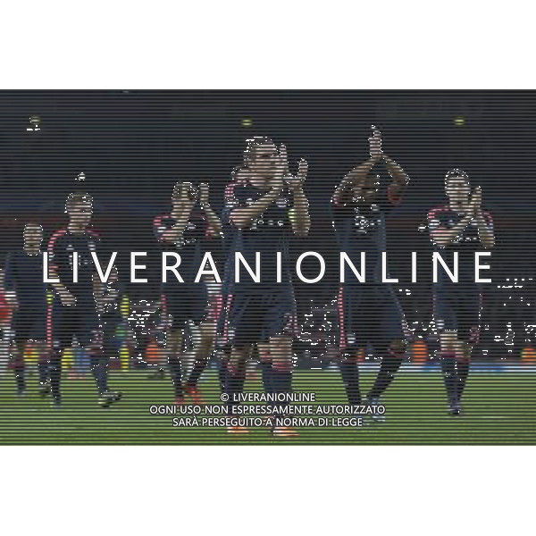 Bayern Munich\'s Philipp Lahm leads his team in applauding the away fans at full time - final score 2-0 Photographer Craig Mercer/CameraSport Football - UEFA Champions League Group F - Arsenal v Bayern Munich - Tuesday 20th October 2015 - The Emirates Stadium - London - Â© CameraSport - 43 Linden Ave. Countesthorpe. Leicester. England. LE8 5PG - Tel: +44 (0) 116 277 4147 - admin@camerasport.com - www.camerasport.com/AGENZIA ALDO LIVERANI SAS - ITALY ONLY EDITORIAL USE ONLY