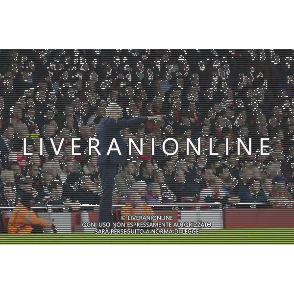 Arsenal manager ArsÃ¨ne Wenger shouts instructions to his team from the dug-out Photographer Craig Mercer/CameraSport Football - UEFA Champions League Group F - Arsenal v Bayern Munich - Tuesday 20th October 2015 - The Emirates Stadium - London - Â© CameraSport - 43 Linden Ave. Countesthorpe. Leicester. England. LE8 5PG - Tel: +44 (0) 116 277 4147 - admin@camerasport.com - www.camerasport.com/AGENZIA ALDO LIVERANI SAS - ITALY ONLY EDITORIAL USE ONLY