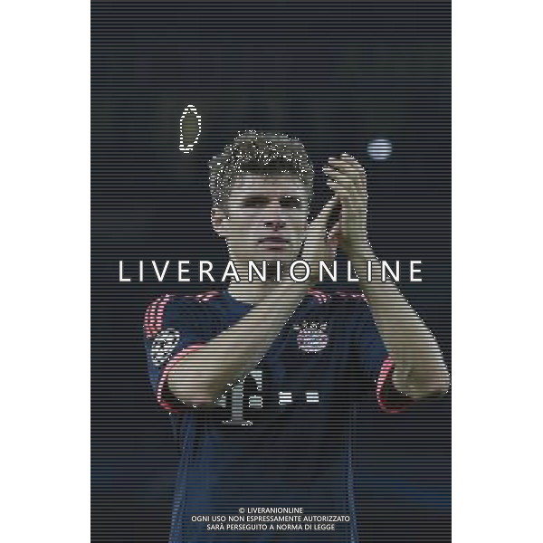 Bayern Munich\'s Thomas Muller applauds the away fans at the final whistle Photographer Craig Mercer/CameraSport Football - UEFA Champions League Group F - Arsenal v Bayern Munich - Tuesday 20th October 2015 - The Emirates Stadium - London - Â© CameraSport - 43 Linden Ave. Countesthorpe. Leicester. England. LE8 5PG - Tel: +44 (0) 116 277 4147 - admin@camerasport.com - www.camerasport.com/AGENZIA ALDO LIVERANI SAS - ITALY ONLY EDITORIAL USE ONLY