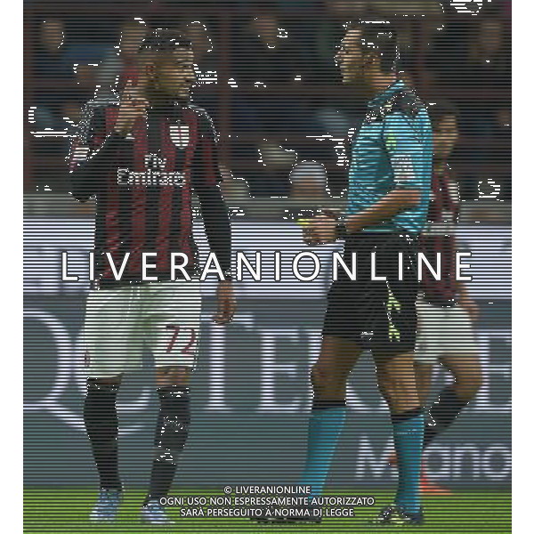 XXIV Trofeo Luigi Berlusconi Milano - 21.10.2015 Milan-Inter Nella Foto:boateng si lamenta con l\'arbitro per i bu razzisti dei tifosi dell\'inter /Ph.Vitez-Ag. Aldo Liverani