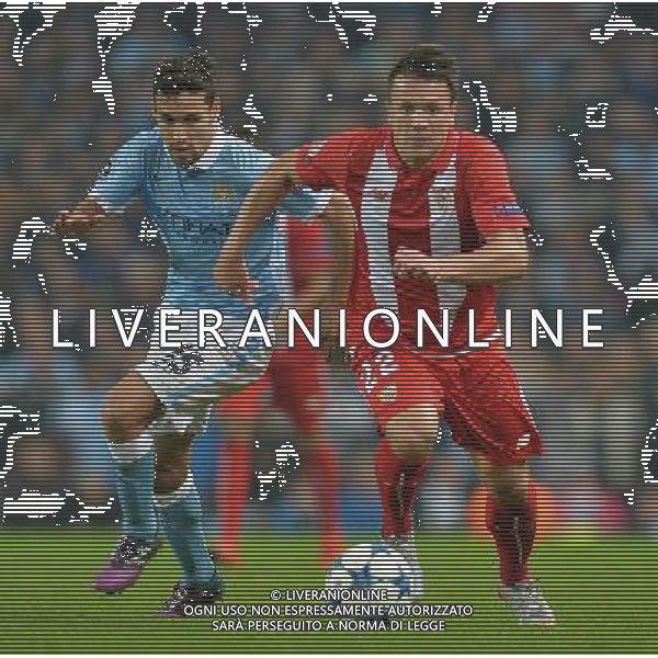 Manchester City\'s Jesœs Navas battles with Sevilla\'s Yevhen Konoplyanka Photographer Dave Howarth/CameraSport Football - UEFA Champions League Group D - Manchester City v Sevilla - Wednesday 21st October 2015 - Etihad Stadium - Manchester - © CameraSport - 43 Linden Ave. Countesthorpe. Leicester. England. LE8 5PG - Tel: +44 (0) 116 277 4147 - admin@camerasport.com - www.camerasport.com /AGENZIA ALDO LIVERANI SAS - italy only - editorial use only