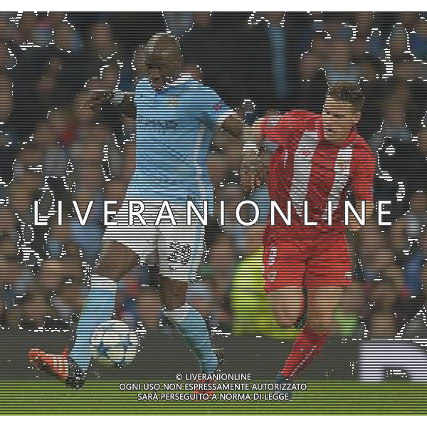 Manchester City\'s Eliaquim Mangala battles with Sevilla\'s Kevin Gameiro Photographer Dave Howarth/CameraSport Football - UEFA Champions League Group D - Manchester City v Sevilla - Wednesday 21st October 2015 - Etihad Stadium - Manchester - © CameraSport - 43 Linden Ave. Countesthorpe. Leicester. England. LE8 5PG - Tel: +44 (0) 116 277 4147 - admin@camerasport.com - www.camerasport.com /AGENZIA ALDO LIVERANI SAS - italy only - editorial use only