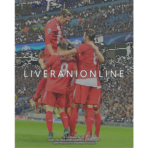 Sevilla\'s Yevhen Konoplyanka is congratulated on scoring his team\'s 1st goal Photographer Dave Howarth/CameraSport Football - UEFA Champions League Group D - Manchester City v Sevilla - Wednesday 21st October 2015 - Etihad Stadium - Manchester - © CameraSport - 43 Linden Ave. Countesthorpe. Leicester. England. LE8 5PG - Tel: +44 (0) 116 277 4147 - admin@camerasport.com - www.camerasport.com /AGENZIA ALDO LIVERANI SAS - italy only - editorial use only