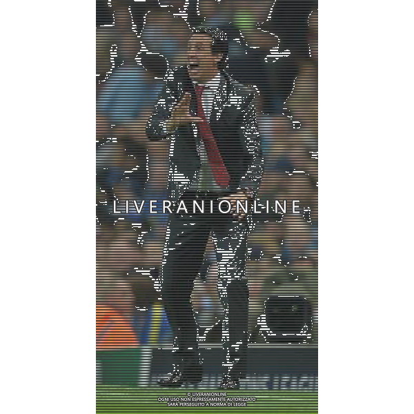 Sevilla\'s Manager Unai Emery shouts instructions to his team from the dug-out Photographer Dave Howarth/CameraSport Football - UEFA Champions League Group D - Manchester City v Sevilla - Wednesday 21st October 2015 - Etihad Stadium - Manchester - © CameraSport - 43 Linden Ave. Countesthorpe. Leicester. England. LE8 5PG - Tel: +44 (0) 116 277 4147 - admin@camerasport.com - www.camerasport.com/AGENZIA ALDO LIVERANI SAS - ITALY ONLY EDITORIAL USE ONLY