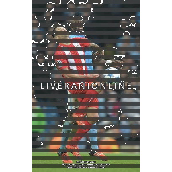 Sevilla\'s Vitolo battles with Manchester City\'s Fernando Photographer Dave Howarth/CameraSport Football - UEFA Champions League Group D - Manchester City v Sevilla - Wednesday 21st October 2015 - Etihad Stadium - Manchester - © CameraSport - 43 Linden Ave. Countesthorpe. Leicester. England. LE8 5PG - Tel: +44 (0) 116 277 4147 - admin@camerasport.com - www.camerasport.com/AGENZIA ALDO LIVERANI SAS - ITALY ONLY EDITORIAL USE ONLY