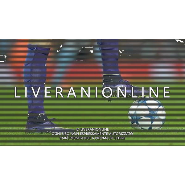Manchester City\'s Joe Hart waits to take a goal kick Photographer Dave Howarth/CameraSport Football - UEFA Champions League Group D - Manchester City v Sevilla - Wednesday 21st October 2015 - Etihad Stadium - Manchester - © CameraSport - 43 Linden Ave. Countesthorpe. Leicester. England. LE8 5PG - Tel: +44 (0) 116 277 4147 - admin@camerasport.com - www.camerasport.com/AGENZIA ALDO LIVERANI SAS - ITALY ONLY EDITORIAL USE ONLY
