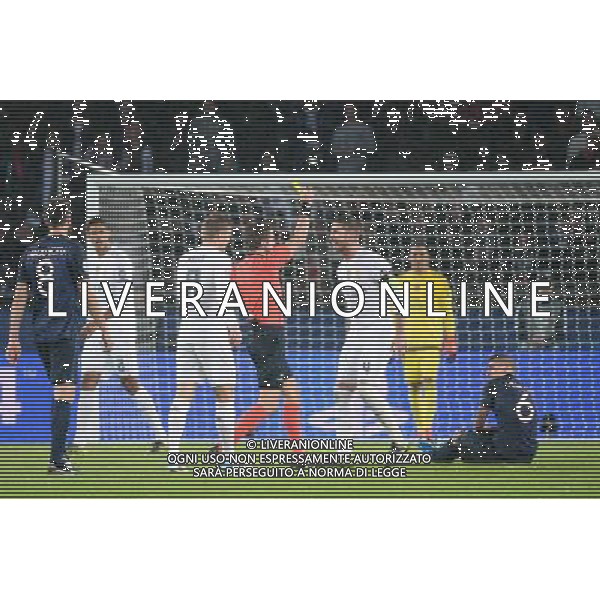 Nicola RIZZOLI - carton jaune Sergio RAMOS - 21.10.2015 - PSG / Real Madrid - 3eme journee Champions League Photo : Nolwenn Le Gouic / Icon Sport AG ALDO LIVERANI SAS ONLY ITALY