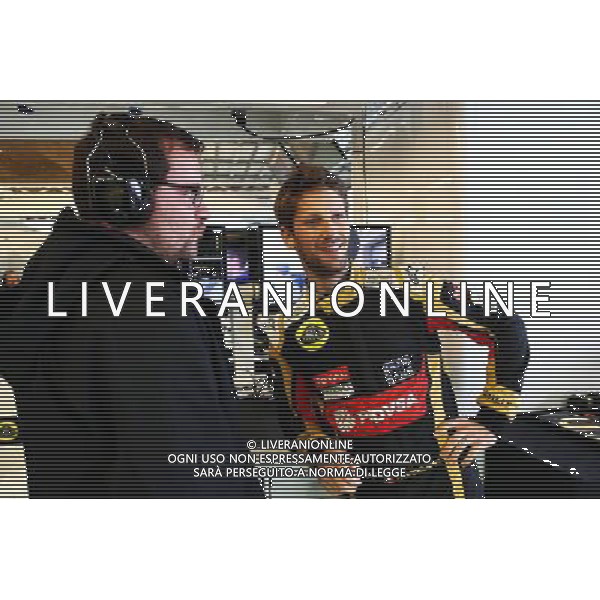 Romain Grosjean (FRA) Lotus F1 Team with Julien Simon-Chautemps (FRA) Lotus F1 Team Race Engineer. 24.10.2015. Formula 1 World Championship, Rd 16, United States Grand Prix, Austin, Texas, USA, Qualifying Day. AG ALDO LIVERANI SAS ONLY ITALY