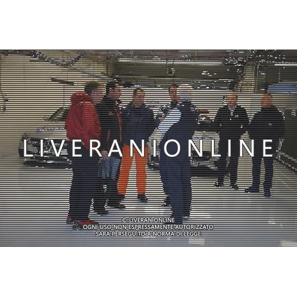 Charlie Whiting (GBR) FIA Delegate and Alan Van Der Merwe (RSA) FIA Medical Car Driver with circuit officials. 24.10.2015. Formula 1 World Championship, Rd 16, United States Grand Prix, Austin, Texas, USA, Qualifying Day. AG ALDO LIVERANI SAS ONLY ITALY