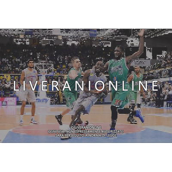 Giovan ONIANGUE / Steven SMITH - 24.10.2015 - Paris Levallois / Pau Orthez Lacq- Pro A - 5eme journee Photo : Nolwenn Le Gouic / Icon Sport AG ALDO LIVERANI SAS ONLY ITALY