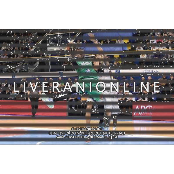 Louis LABEYRIE / Wilfried YEGUETE - 24.10.2015 - Paris Levallois / Pau Orthez Lacq- Pro A - 5eme journee Photo : Nolwenn Le Gouic / Icon Sport AG ALDO LIVERANI SAS ONLY ITALY