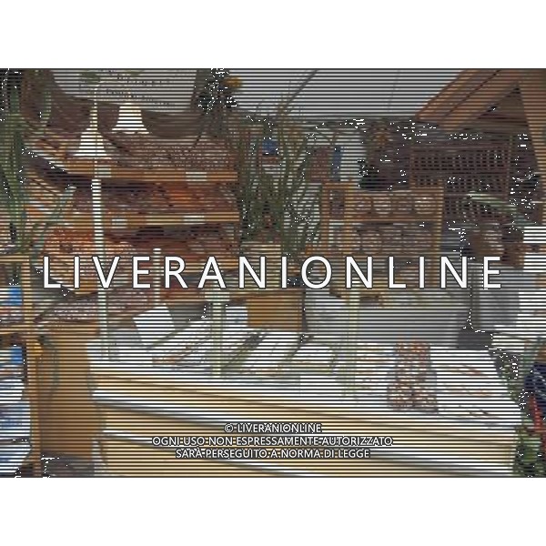 BRESSANONE OTTORE 2015 FESTA DEL PANE E DELLO STRUDEL NELLA FOTO LE VETRINE ALL APERTO CON I PRODOTTI DEL PANE LOCALE E STRUDEL AG ALDO LIVERANI SAS