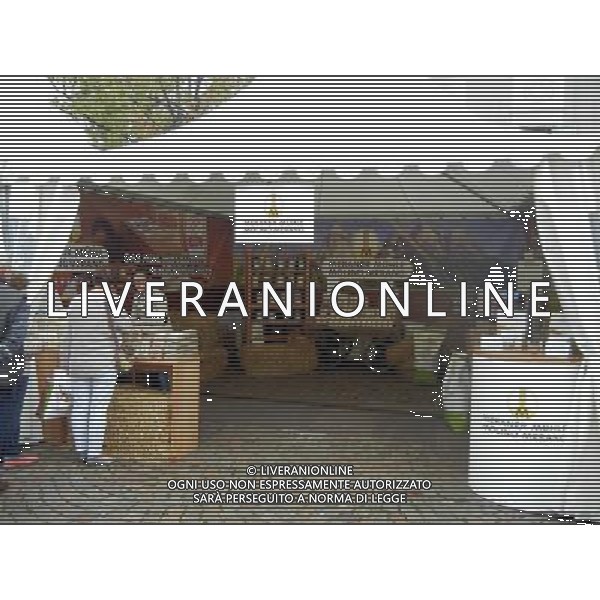 BRESSANONE OTTORE 2015 FESTA DEL PANE E DELLO STRUDEL NELLA FOTO LE VETRINE ALL APERTO CON I PRODOTTI DEL PANE LOCALE E STRUDEL AG ALDO LIVERANI SAS