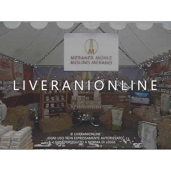 BRESSANONE OTTORE 2015 FESTA DEL PANE E DELLO STRUDEL NELLA FOTO LE VETRINE ALL APERTO CON I PRODOTTI DEL PANE LOCALE E STRUDEL AG ALDO LIVERANI SAS
