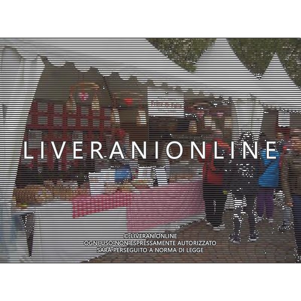 BRESSANONE OTTORE 2015 FESTA DEL PANE E DELLO STRUDEL NELLA FOTO LE VETRINE ALL APERTO CON I PRODOTTI DEL PANE LOCALE E STRUDEL AG ALDO LIVERANI SAS