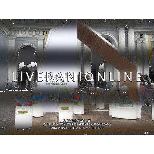 BRESSANONE OTTORE 2015 FESTA DEL PANE E DELLO STRUDEL NELLA FOTO LE VETRINE ALL APERTO CON I PRODOTTI DEL PANE LOCALE E STRUDEL AG ALDO LIVERANI SAS