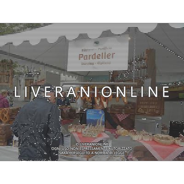 BRESSANONE OTTORE 2015 FESTA DEL PANE E DELLO STRUDEL NELLA FOTO LE VETRINE ALL APERTO CON I PRODOTTI DEL PANE LOCALE E STRUDEL AG ALDO LIVERANI SAS