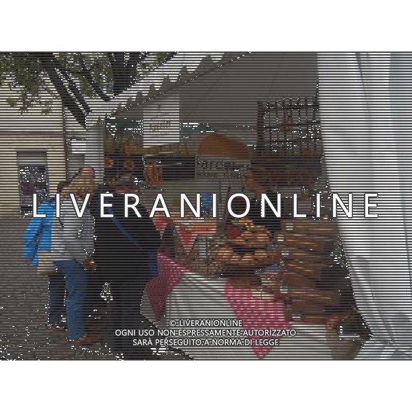 BRESSANONE OTTORE 2015 FESTA DEL PANE E DELLO STRUDEL NELLA FOTO LE VETRINE ALL APERTO CON I PRODOTTI DEL PANE LOCALE E STRUDEL AG ALDO LIVERANI SAS