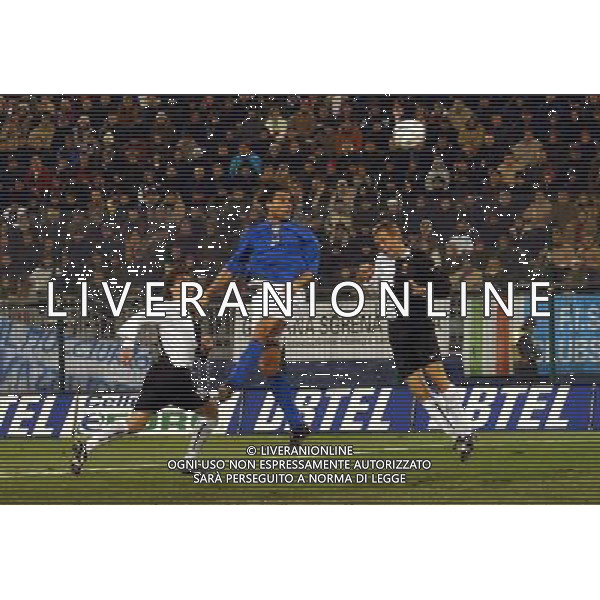 Cagliari 09/02/2005 Italia - Russia Nazionale Amichevole nella foto christian vieri tita la palla sul palo ph luzzani/agenzia aldo liverani