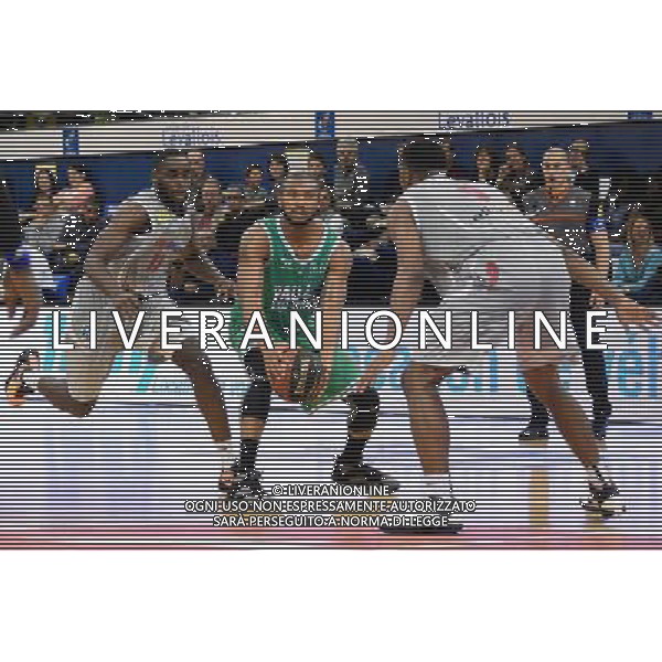 Lance HARRIS / Giovan ONIANGUE - 24.10.2015 - Paris Levallois / Pau Orthez Lacq - Pro A - 5eme journee Photo : Nolwenn Le Gouic / Icon Sport AG ALDO LIVERANI SAS ONLY ITALY