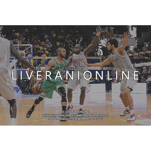 Giovan ONIANGUE / Lance HARRIS / Louis LABEYRIE - 24.10.2015 - Paris Levallois / Pau Orthez Lacq - Pro A - 5eme journee Photo : Nolwenn Le Gouic / Icon Sport AG ALDO LIVERANI SAS ONLY ITALY