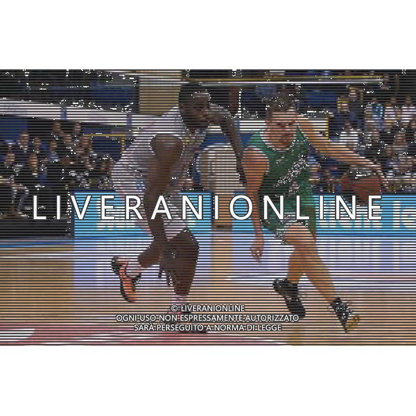 David DENAVE / Giovan ONIANGUE - 24.10.2015 - Paris Levallois / Pau Orthez Lacq - Pro A - 5eme journee Photo : Nolwenn Le Gouic / Icon Sport AG ALDO LIVERANI SAS ONLY ITALY
