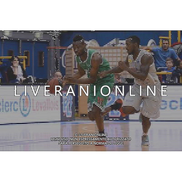 Chris JONES / Wilfried YEGUETE - 24.10.2015 - Paris Levallois / Pau Orthez Lacq - Pro A - 5eme journee Photo : Nolwenn Le Gouic / Icon Sport AG ALDO LIVERANI SAS ONLY ITALY