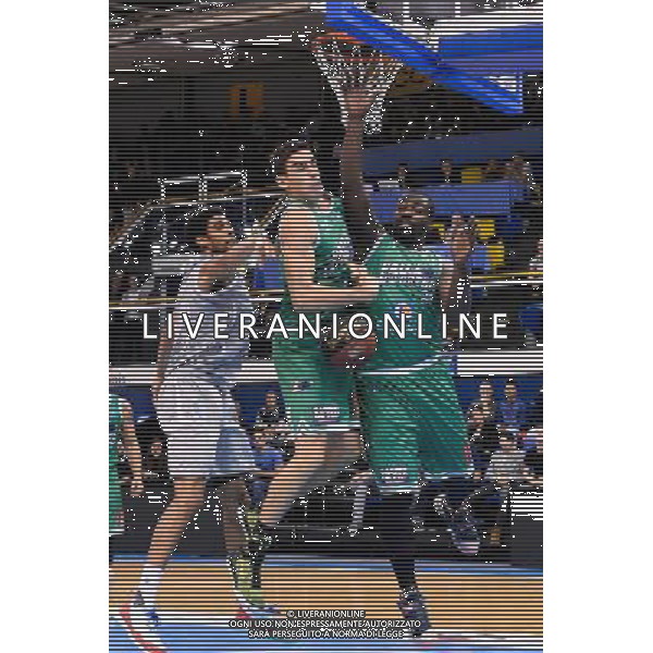 J. K. EDWARDS / Leopold CAVALIERE - 24.10.2015 - Paris Levallois / Pau Orthez Lacq - Pro A - 5eme journee Photo : Nolwenn Le Gouic / Icon Sport AG ALDO LIVERANI SAS ONLY ITALY