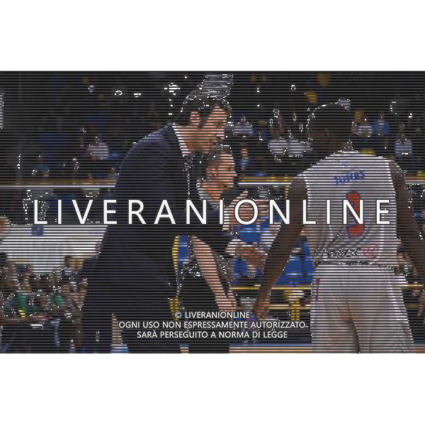 Antoine RIGAUDEAU / Chris JONES - 24.10.2015 - Paris Levallois / Pau Orthez Lacq - Pro A - 5eme journee Photo : Nolwenn Le Gouic / Icon Sport AG ALDO LIVERANI SAS ONLY ITALY