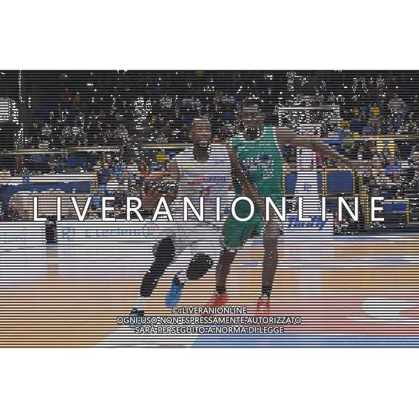 Steed TCHICAMBOUD / Max KOUGUERE - 24.10.2015 - Paris Levallois / Pau Orthez Lacq - Pro A - 5eme journee Photo : Nolwenn Le Gouic / Icon Sport AG ALDO LIVERANI SAS ONLY ITALY