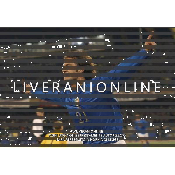 Cagliari 09/02/2005 Italia - Russia Nazionale Amichevole nella foto esultanza dopo il gol di alberto gilardino ph agenzia aldo liverani