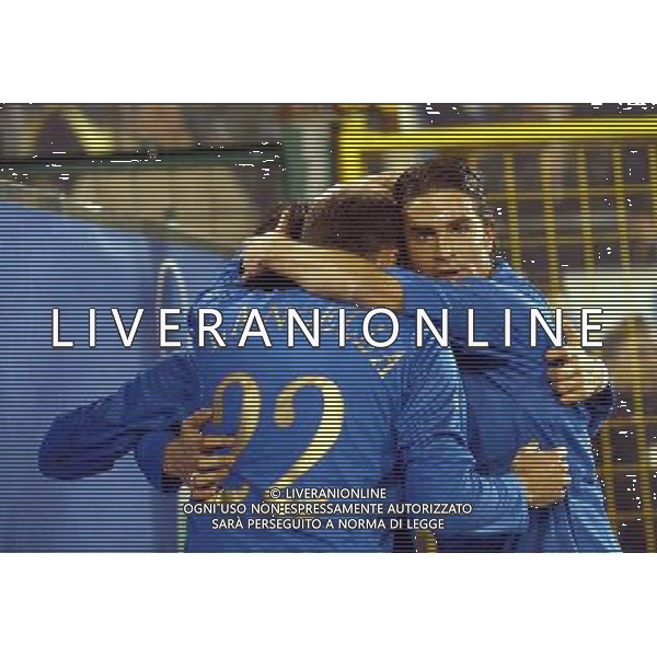 Cagliari 09/02/2005 Italia - Russia Nazionale Amichevole nella foto esultanza dopo il gol di alberto gilardino abbracciato da antonio langella e emanuele blasi ph agenzia aldo liverani