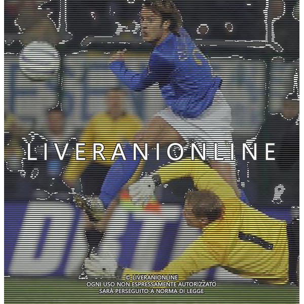 Cagliari 09/02/2005 Italia - Russia Nazionale Amichevole nella foto il gol di alberto gilardino ph agenzia aldo liverani