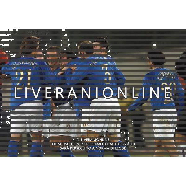 Cagliari 09/02/2005 Italia - Russia Nazionale Amichevole nella foto abbracci esultanza dopo il gol di barone simone del 2-0 ph agenzia aldo liverani