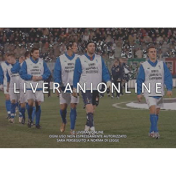 Cagliari 09-02-2005 italia-russia 2:0 nella foto giocatori italia con pettorina contro il razzismo ph marco luzzani/ag aldo liverani s.a.s.