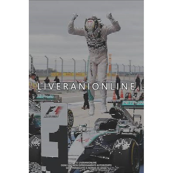 Race winner and World Champion Lewis Hamilton (GBR) Mercedes AMG F1 W06 celebrates in parc ferme. 25.10.2015. Formula 1 World Championship, Rd 16, United States Grand Prix, Austin, Texas, USA, Race Day. AG ALDO LIVERANI SAS ONLY ITALY