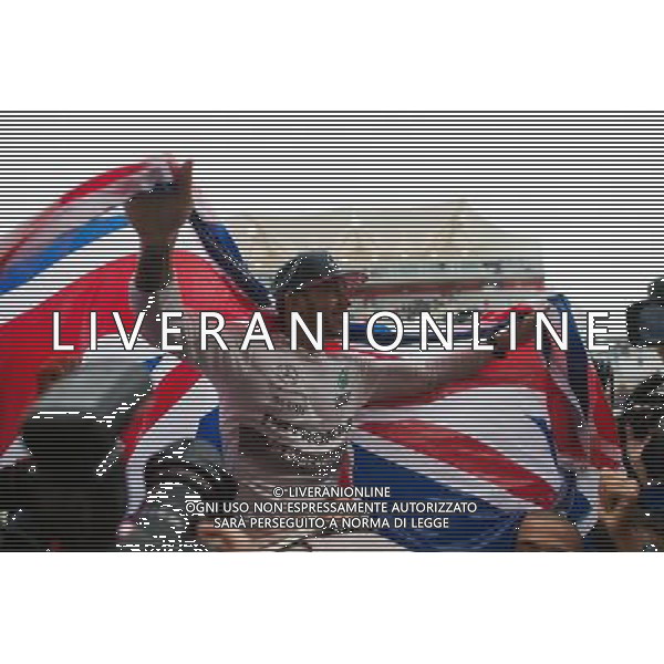 Race winner and World Champion Lewis Hamilton (GBR) Mercedes AMG F1 celebrates with the team. 25.10.2015. Formula 1 World Championship, Rd 16, United States Grand Prix, Austin, Texas, USA, Race Day. AG ALDO LIVERANI SAS ONLY ITALY