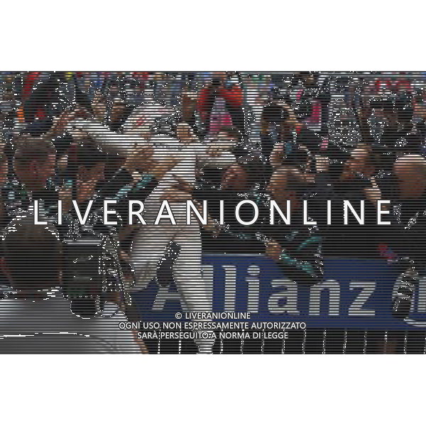 Race winner and World Champion Lewis Hamilton (GBR) Mercedes AMG F1 celebrates in parc ferme. 25.10.2015. Formula 1 World Championship, Rd 16, United States Grand Prix, Austin, Texas, USA, Race Day. AG ALDO LIVERANI SAS ONLY ITALY