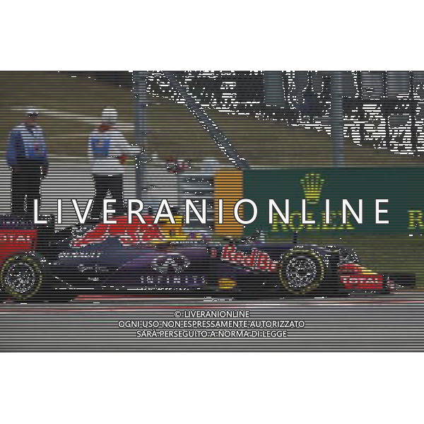 Daniel Ricciardo (AUS) Red Bull Racing RB11 and Nico Hulkenberg (GER) Sahara Force India F1 VJM08 collide. 25.10.2015. Formula 1 World Championship, Rd 16, United States Grand Prix, Austin, Texas, USA, Race Day. AG ALDO LIVERANI SAS ONLY ITALY