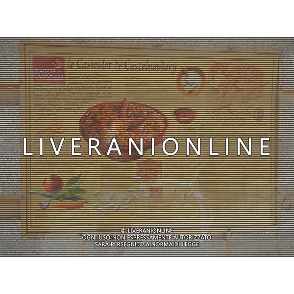 FRANCIA 2015 CARCASSONE NELLA FOTO Carcassonne  una cittˆ francese situata nel dipartimento dell\'Aude, del quale  capoluogo, nella regione della Linguadoca-Rossiglione IL PIATTO TIPICO DELLA REGIONE CASSOULET AG ALDO LIVERANI SAS