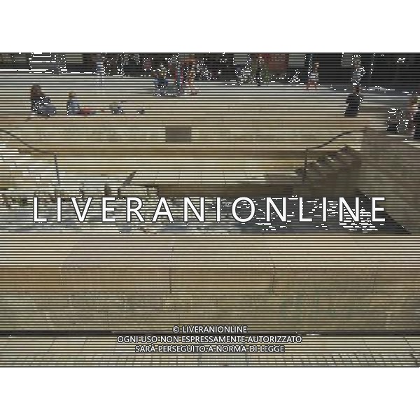 FRANCIA NARBONNE CITTA 2015 NELLA FOTO ALCUNE VEDUTE DI NARBONNE-La Via Domizia, o Via Domitia, era una antica strada romana che congiungeva la valle del Rodano con la Spagna. Fu costruita dal proconsole Gneo Domizio Enobarbo, primo governatore della Gallia Narbonensis fra il 121 a.C. ed il 117 a.C. Fu la prima strada romana ad essere costruita in Gallia e fu realizzata per scopi militari al fine di raggiungere facilmente le colonie romane della Gallia meridionale. AG ALDO LIVERANI SAS